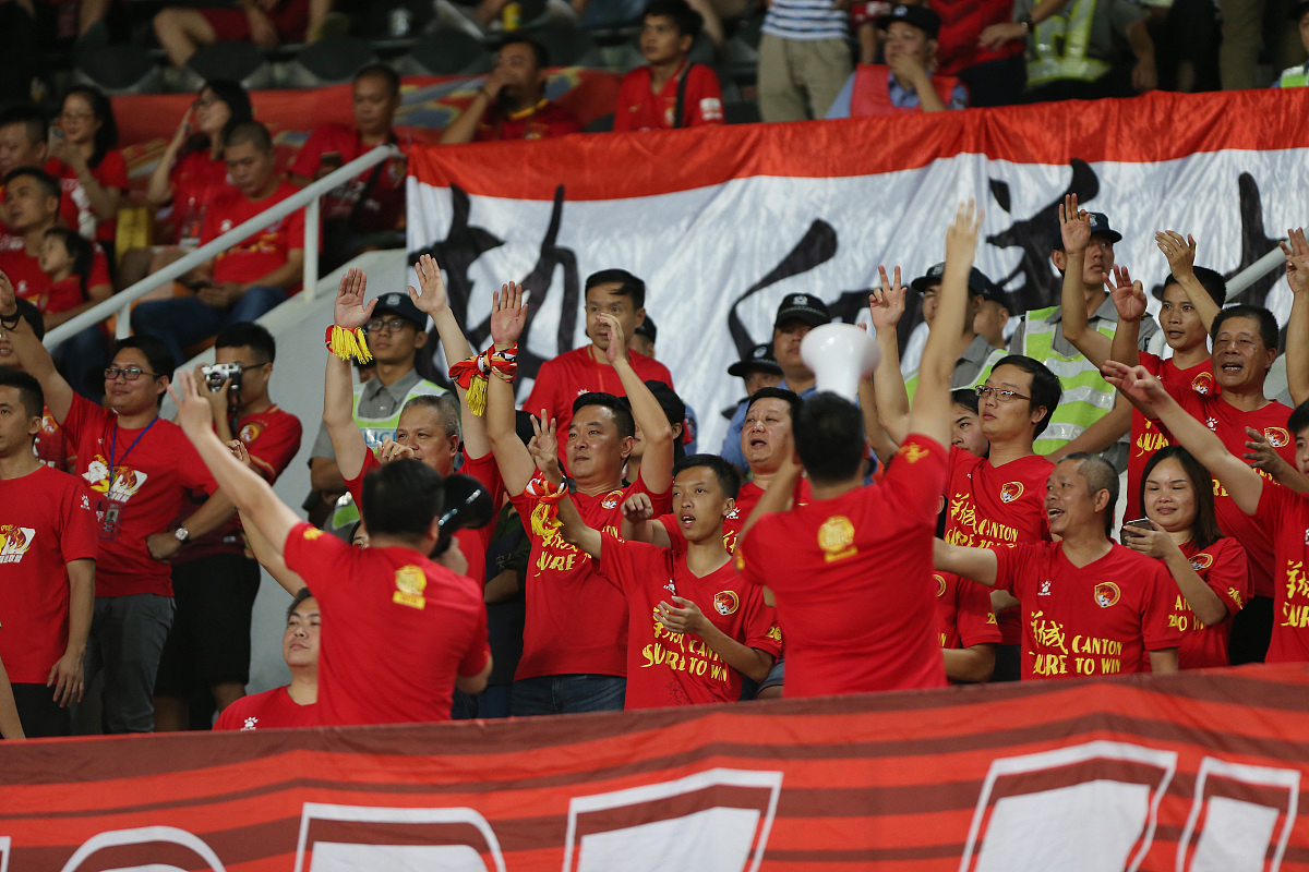 关于英格兰队在欧预赛中负于强敌,遭遇挑战的信息 关于英格兰队在欧预赛中负于强敌,遭遇挑战的信息