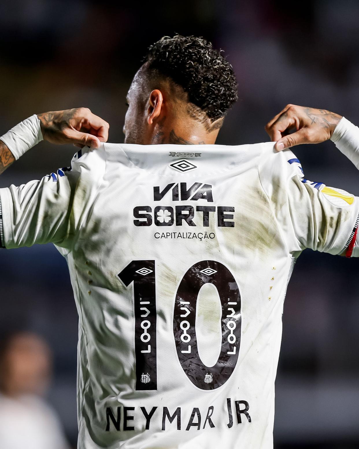 爱游戏登录入口-罗斯尼克任意球破门，助球队获得胜利的简单介绍