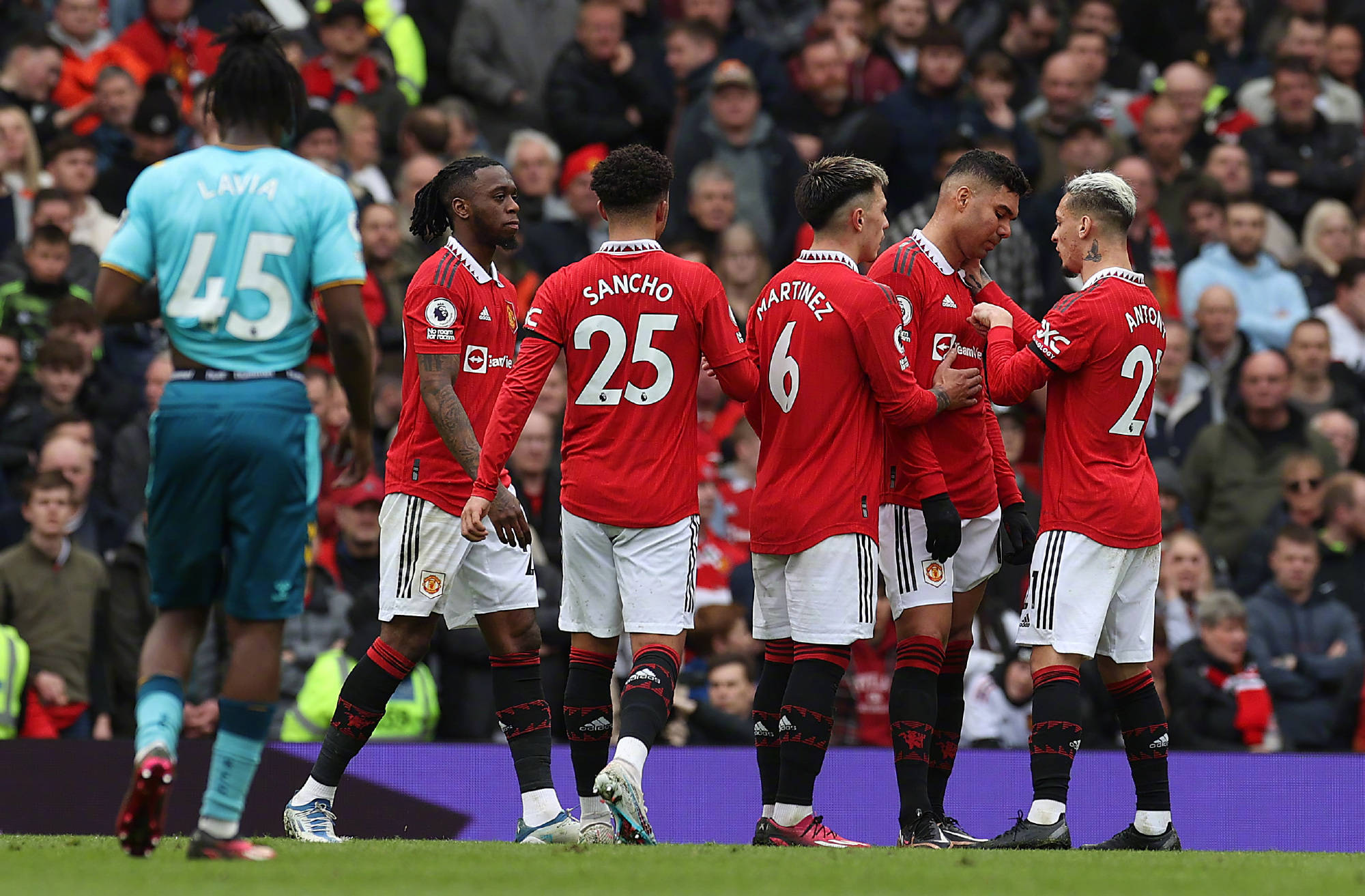 关于南安普敦防线牢不可破，保住不败纪录的信息