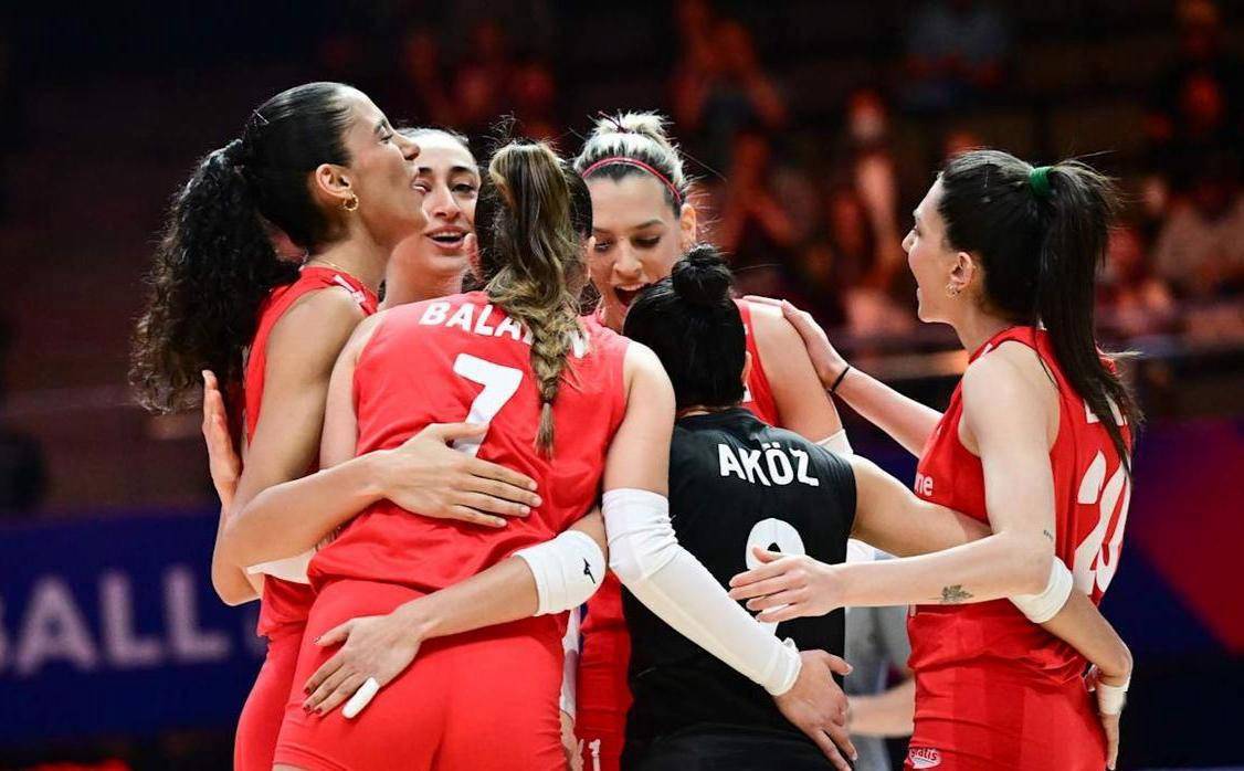 包含墨西哥女排队员多点开花取得胜利的词条