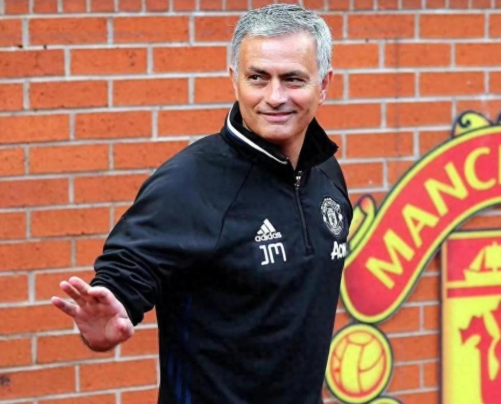 爱游戏登录入口-曼联客场惨败，穆里尼奥面临下课压力