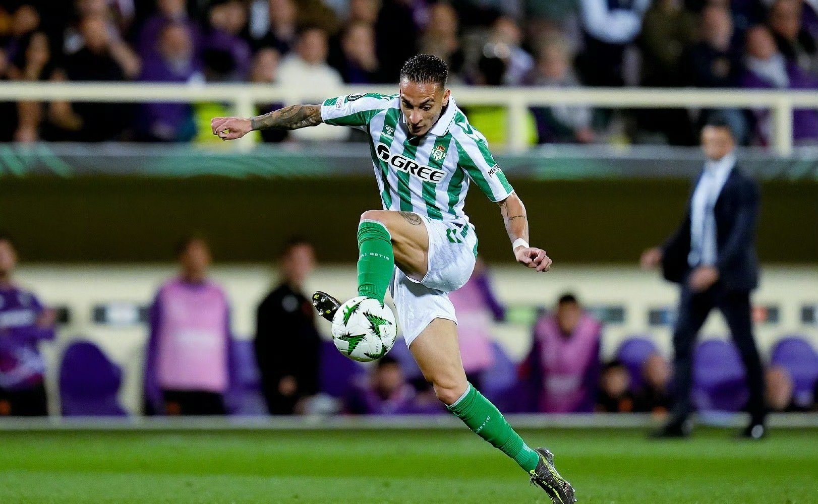 包含贝蒂斯苦战打出平局，与对手握手言和的词条