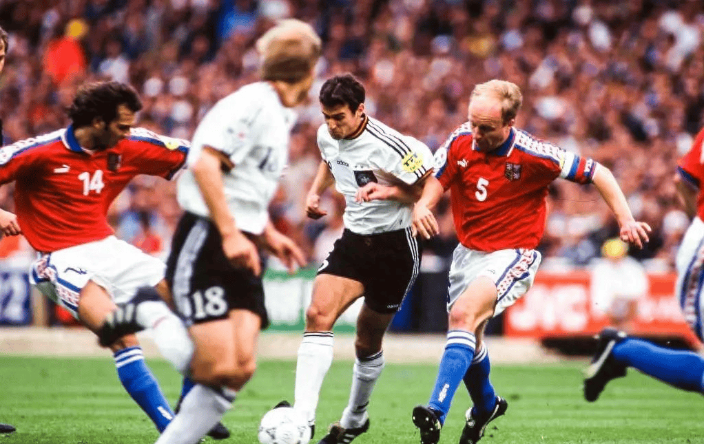 爱游戏官网入口-捷克球队在国际足球锦标赛中踢出好戏