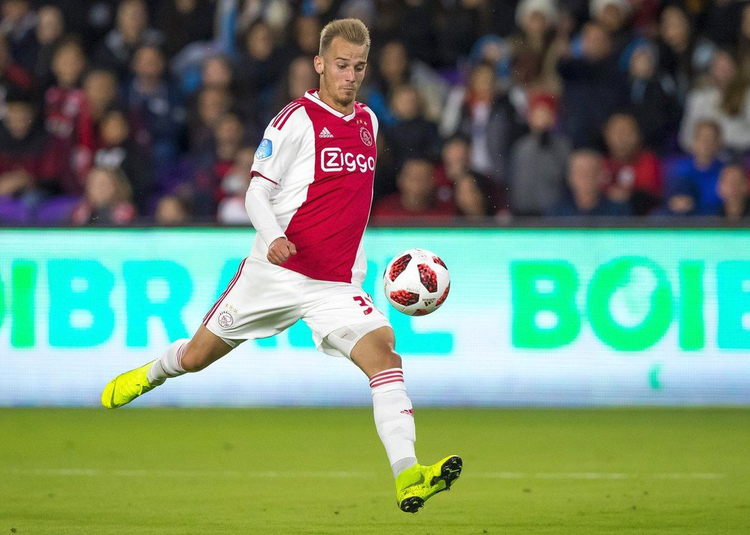 捷克球队在国际足球锦标赛中踢出好戏