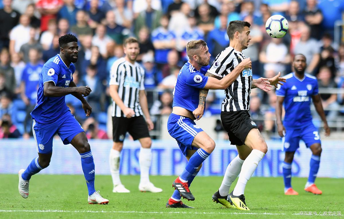 爱游戏体育下载-国际米兰球迷们庆祝队伍的连胜