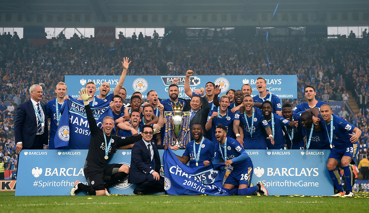 国际米兰球迷们庆祝队伍的连胜 国际米兰球迷们庆祝队伍的连胜