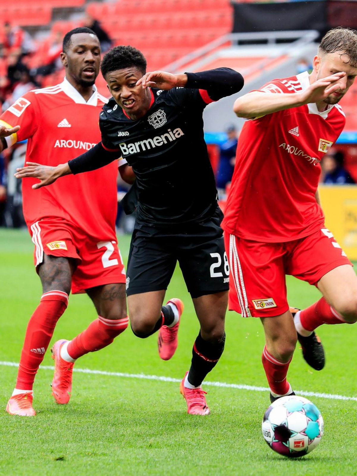 爱游戏体育直播-关于切尔西客场逆转取胜，榜首位置稳固的信息