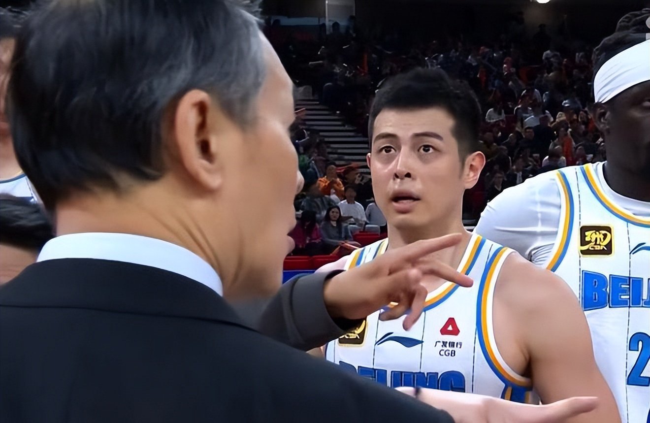 北京队连胜江苏男篮,全取三分 北京队连胜江苏男篮,全取三分