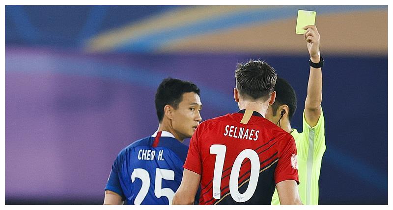 意大利国脚在比赛中吃到黄牌 意大利国脚在比赛中吃到黄牌