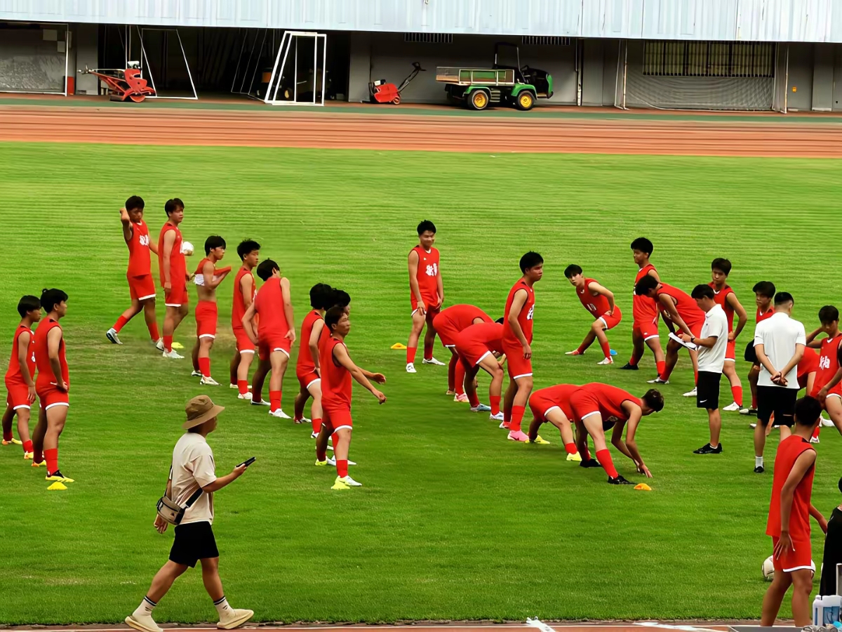 爱游戏官方入口-球员积极备战大赛，训练氛围浓厚